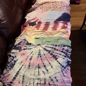 8 brand-new T-shirts with tags in assorted colors from GAP. All size S